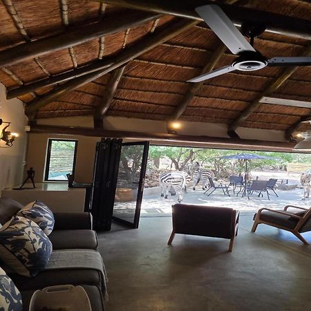 Croc Orvyll'S Kruger Lodge Marloth Park Extérieur photo