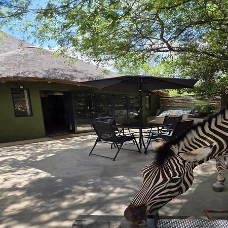 Croc Orvyll'S Kruger Lodge Marloth Park Extérieur photo